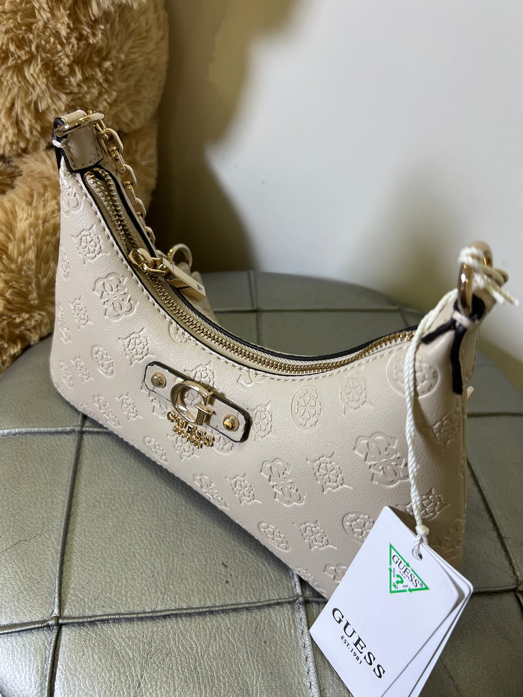 Guess borsa mezzaluna dita