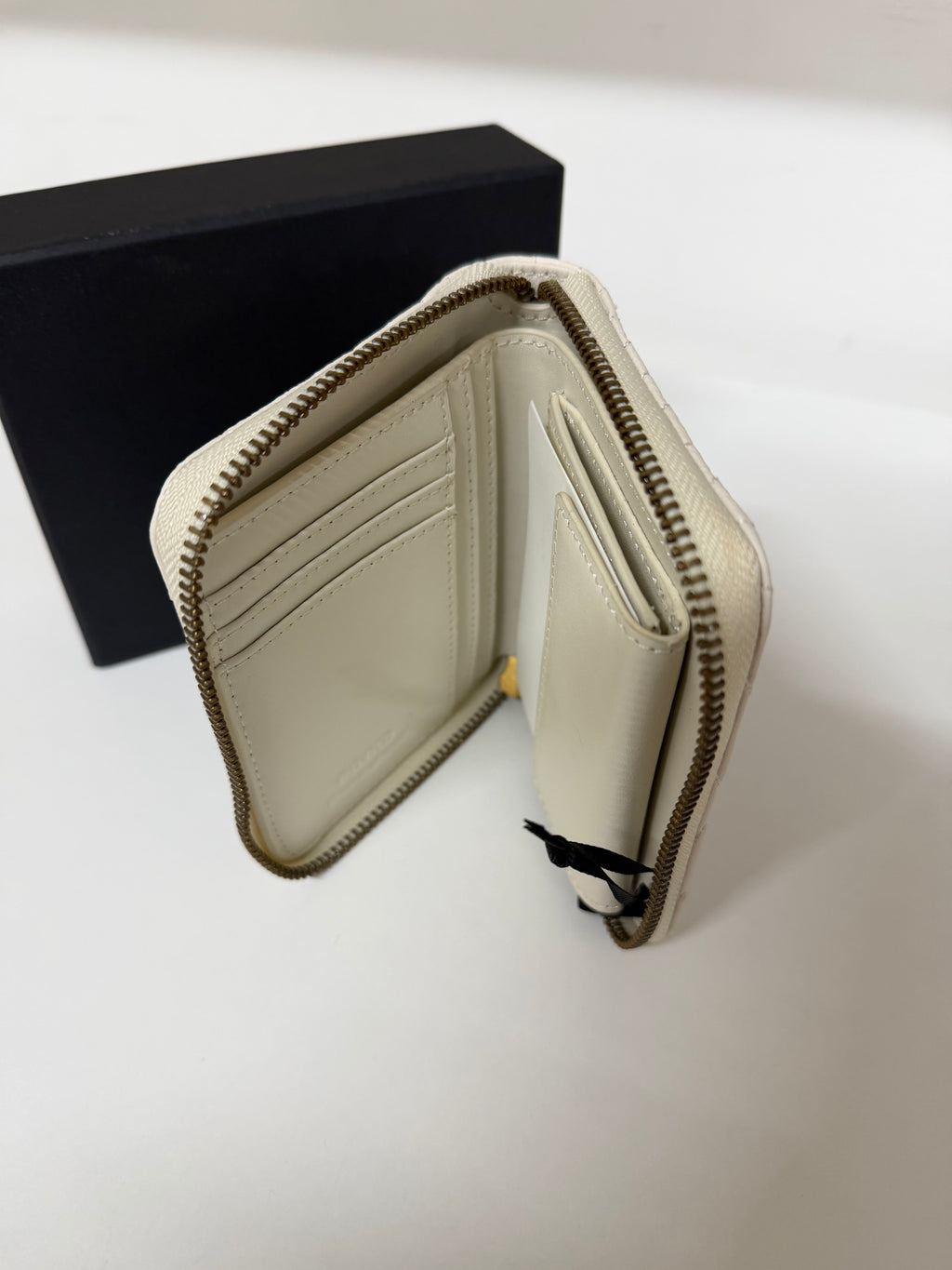 Pinko taylor zip around bianco
