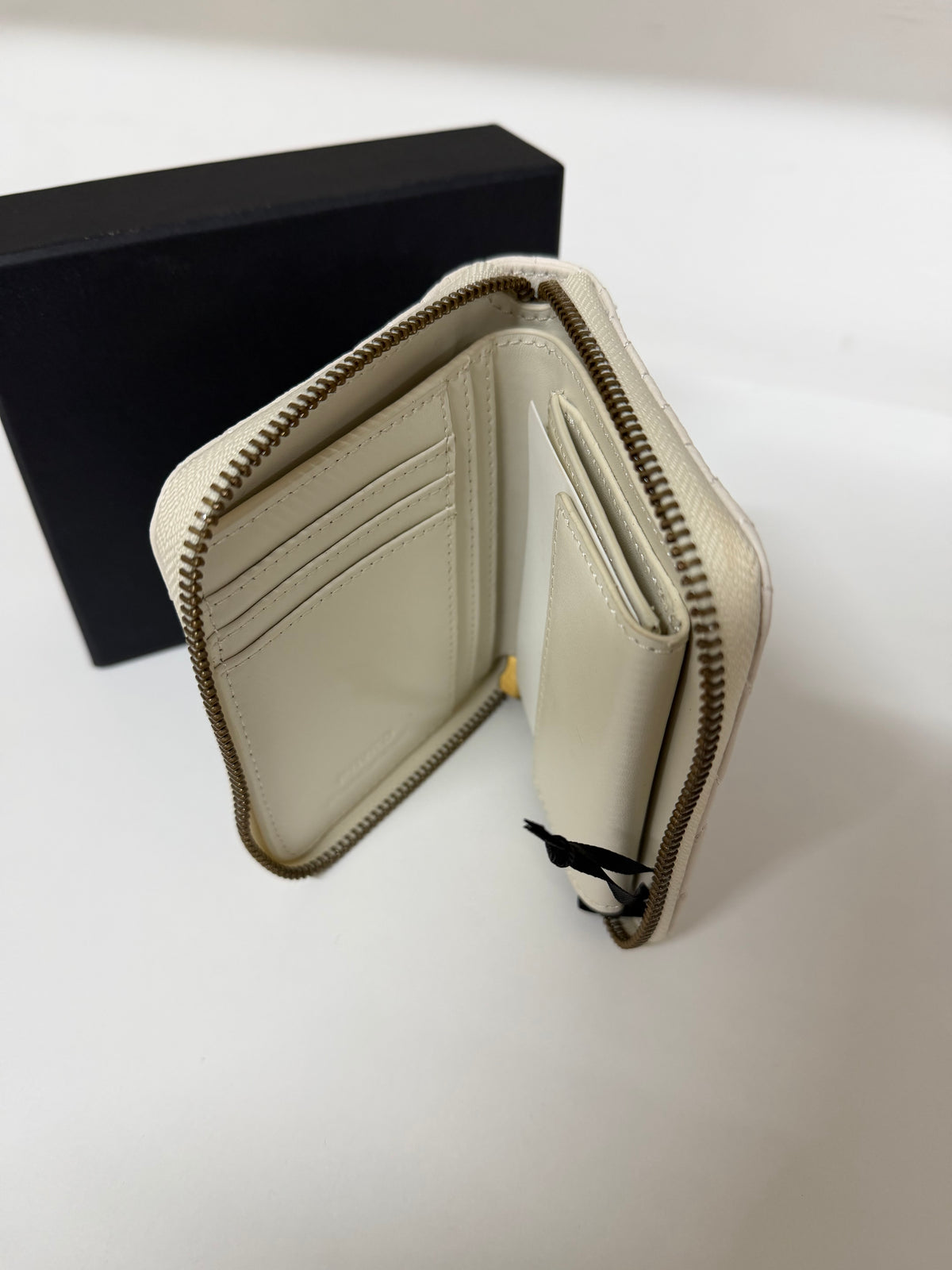Pinko taylor zip around bianco