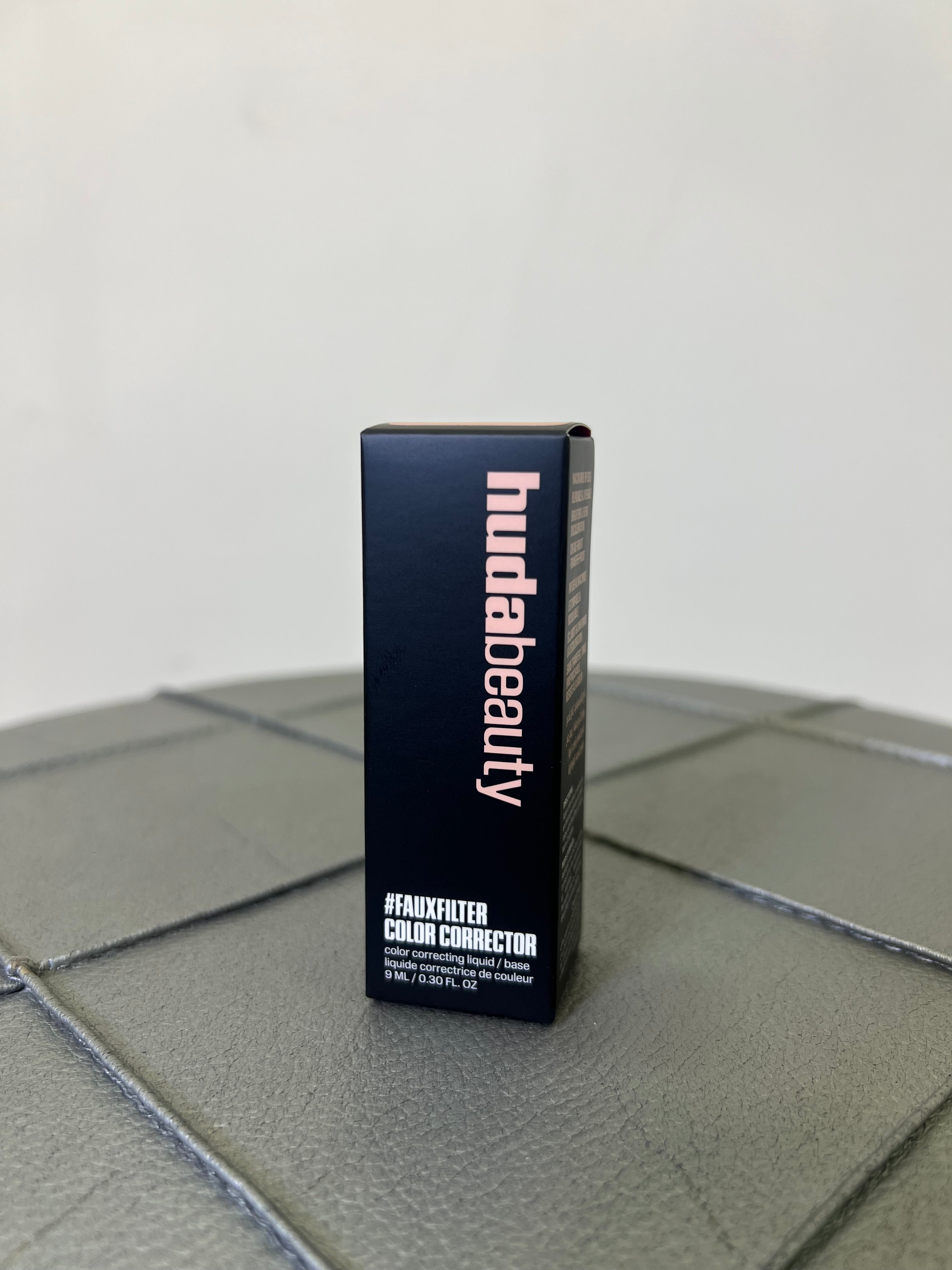 Correttore per occhiaia Huda Beauty