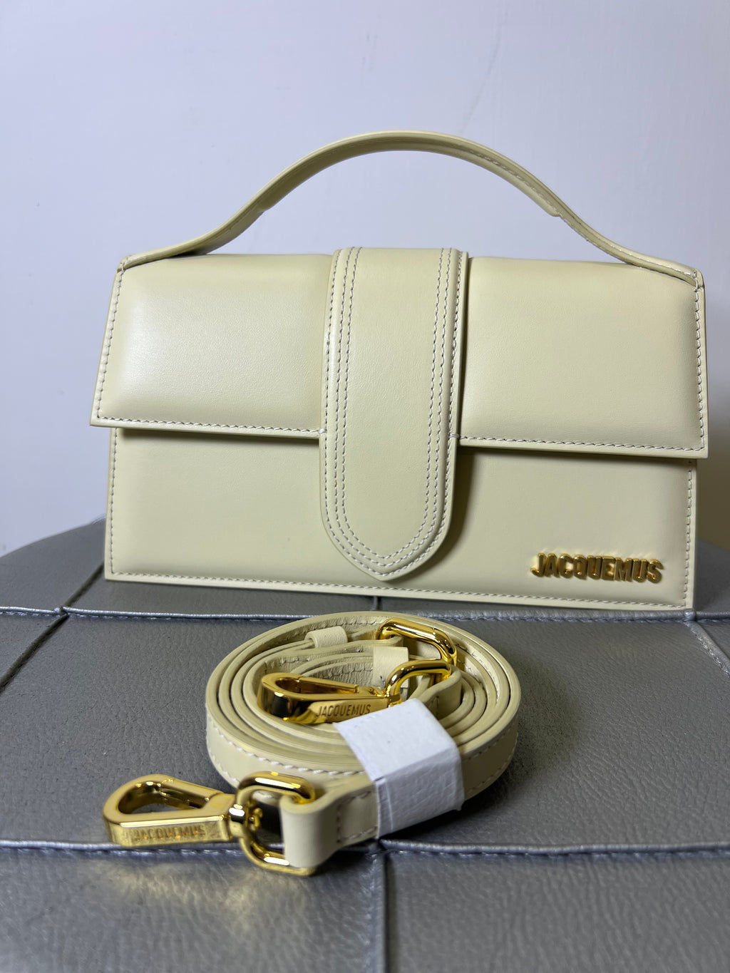 Jacquemus la grand bambino giallo paglino