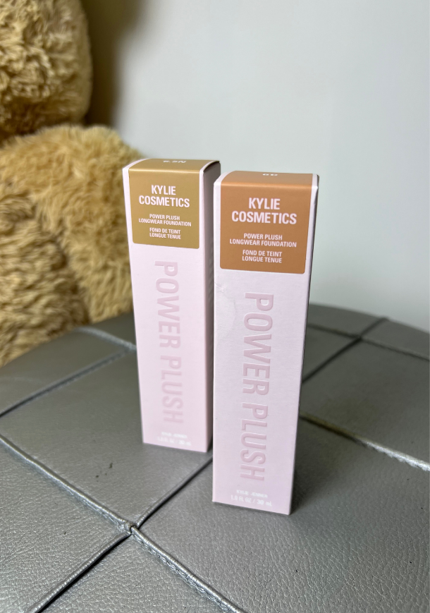Kylie fondotinta power plush