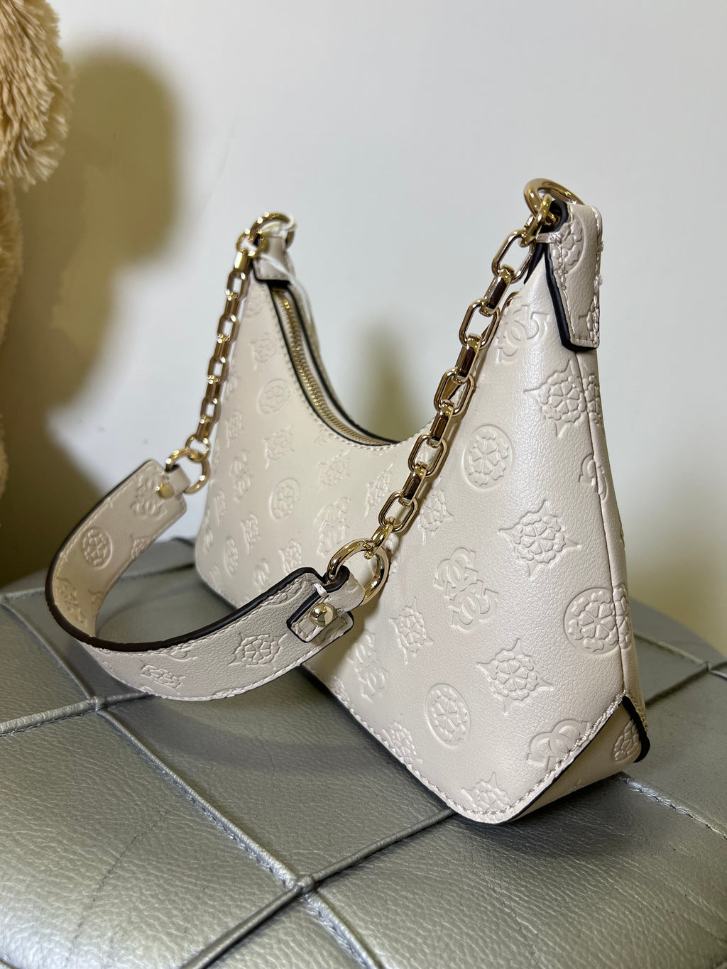 Guess borsa mezzaluna dita