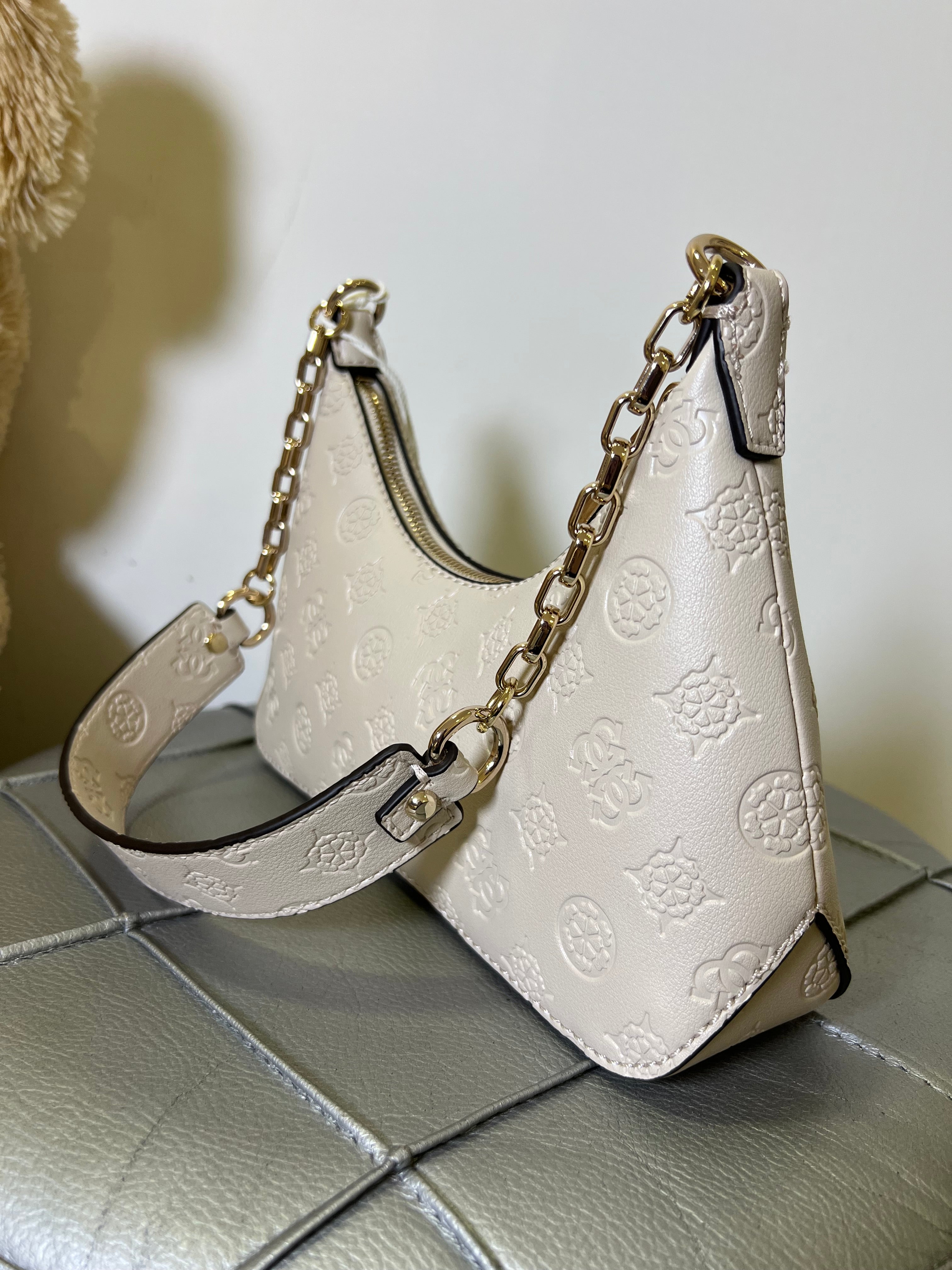 Guess borsa mezzaluna dita