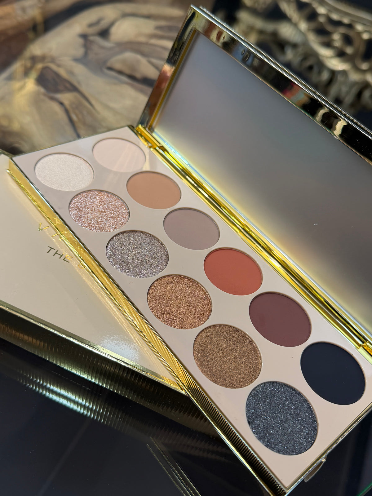 VANITYMAKEUP The Signature Eyeshadow Palette
