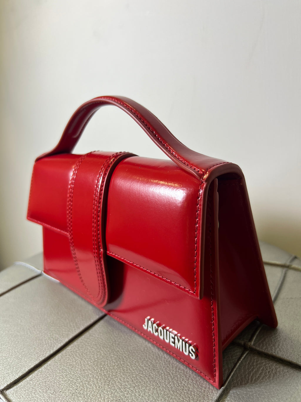 Jacquemus la grand bambino rossa lucida