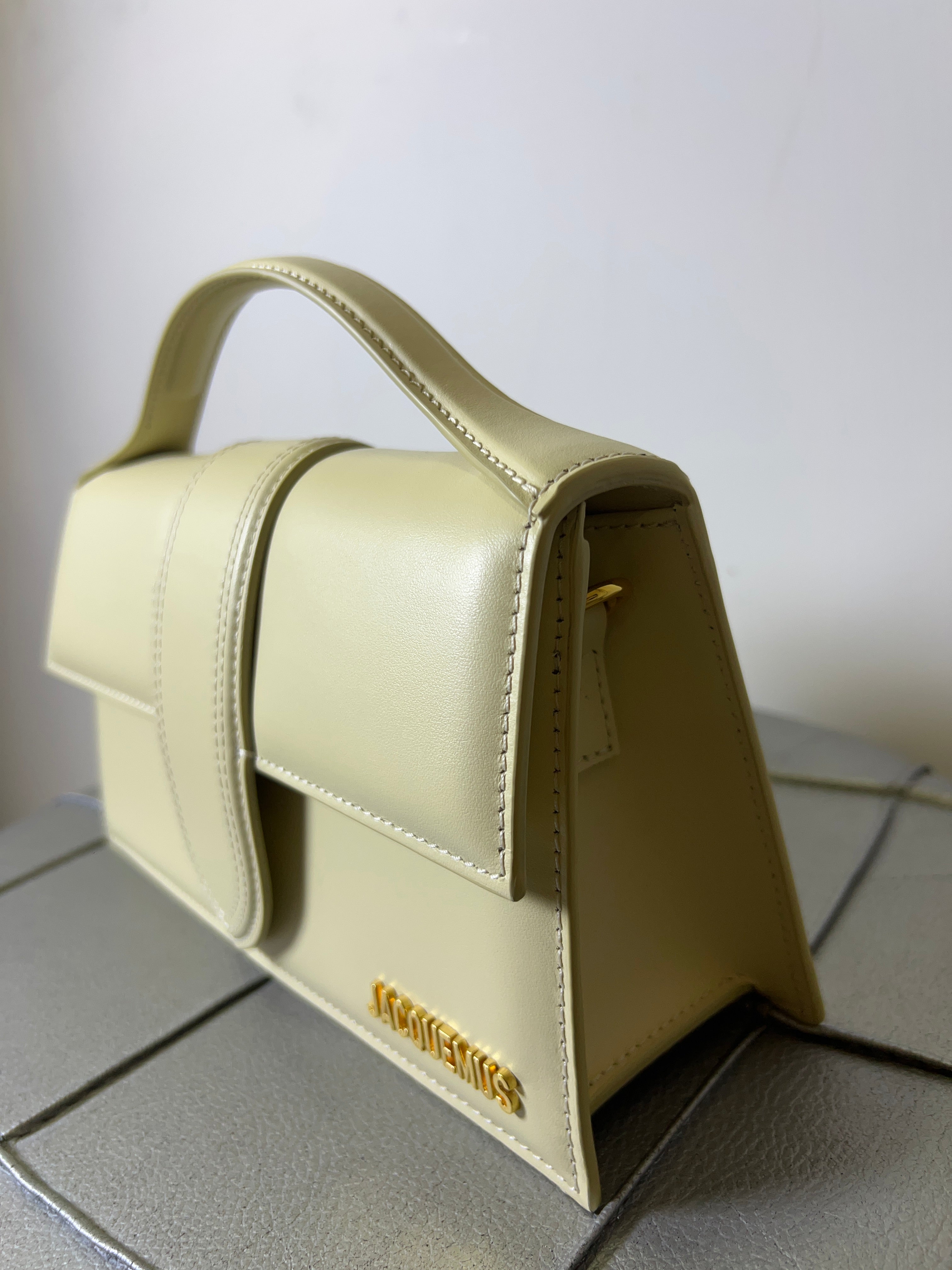 Jacquemus la grand bambino giallo paglino