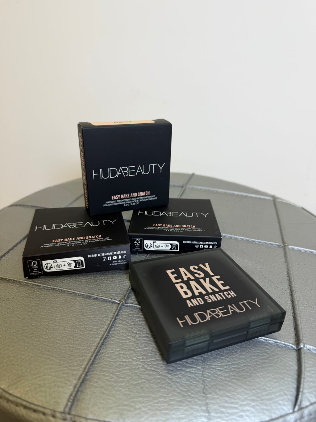 Huda Beauty cipria compatta