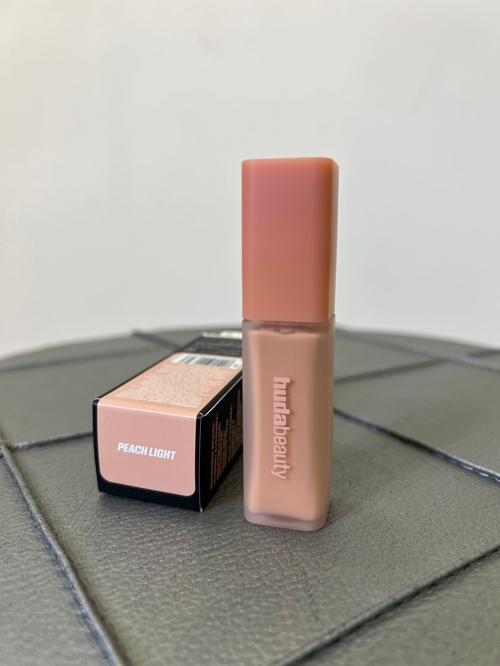 Correttore per occhiaia Huda Beauty