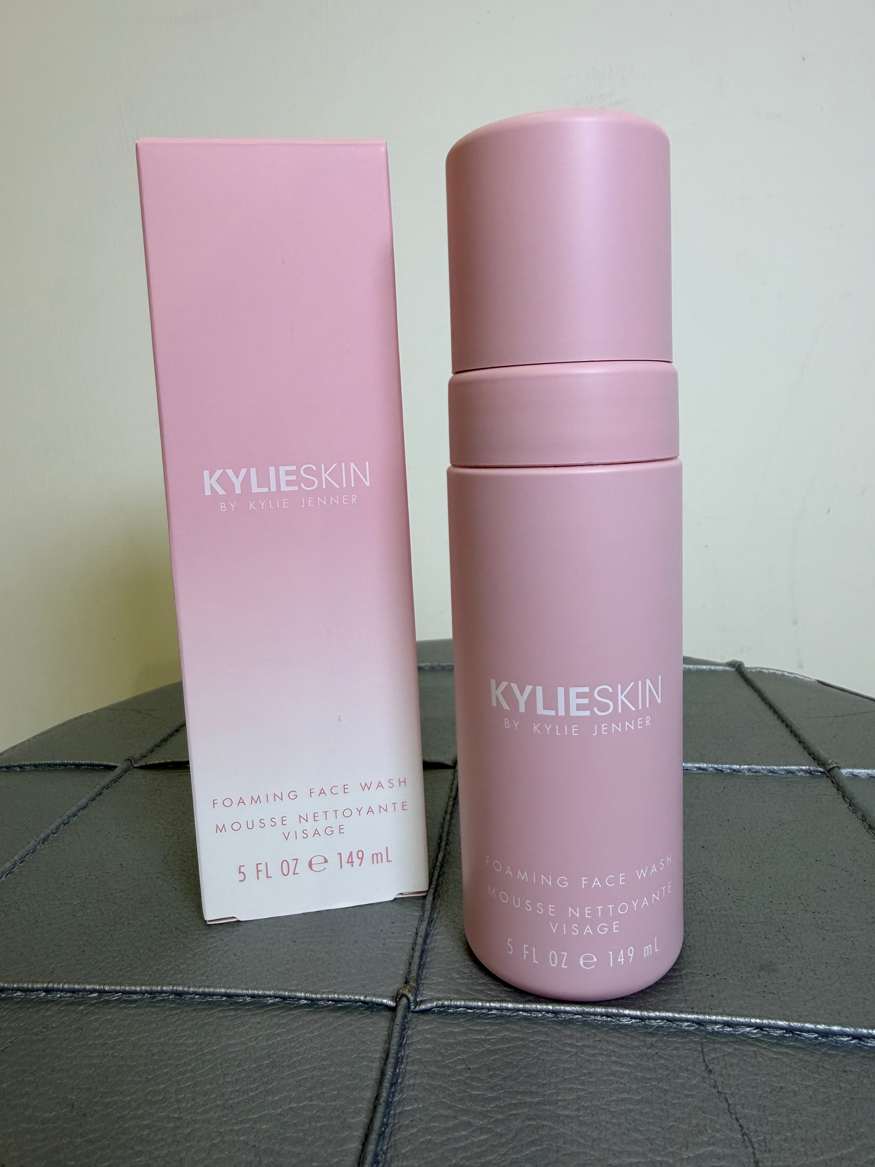 Kylie Skin detergente viso schiumogeno