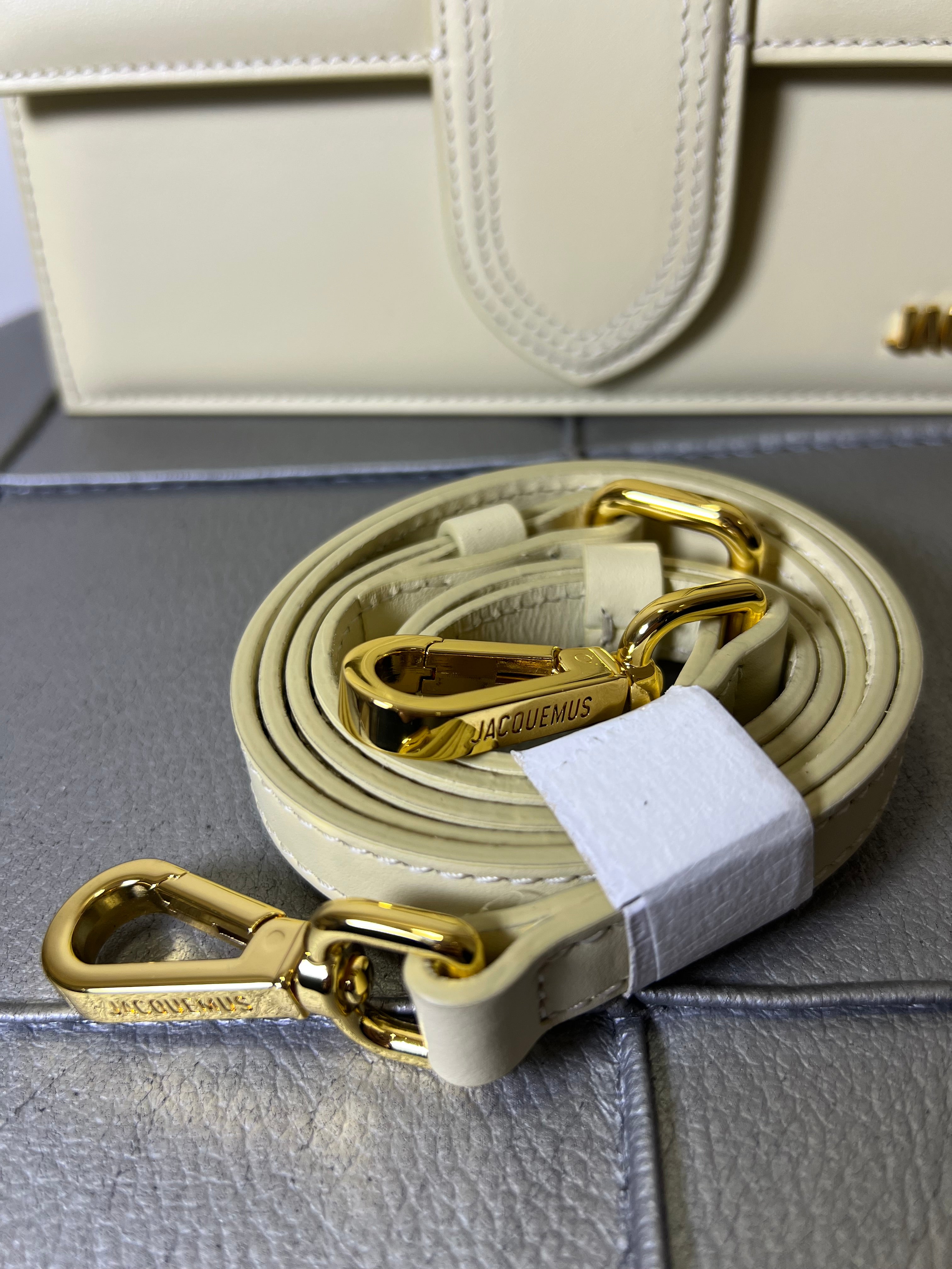 Jacquemus la grand bambino giallo paglino